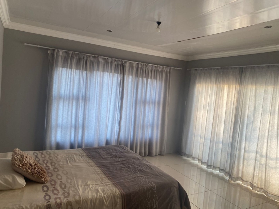5 Bedroom Property for Sale in Melodie North West